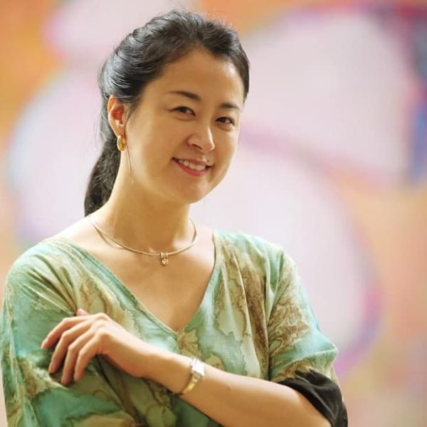 나비작가 미소
